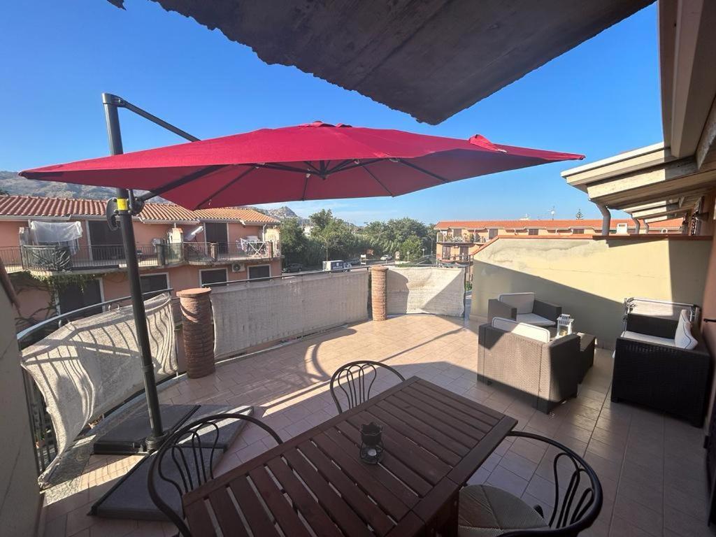 Nina Apartament Giardini Naxos Con Posto Auto Экстерьер фото