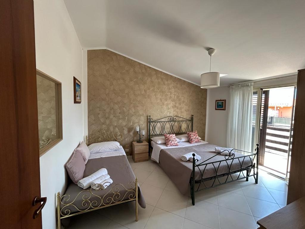 Nina Apartament Giardini Naxos Con Posto Auto Экстерьер фото