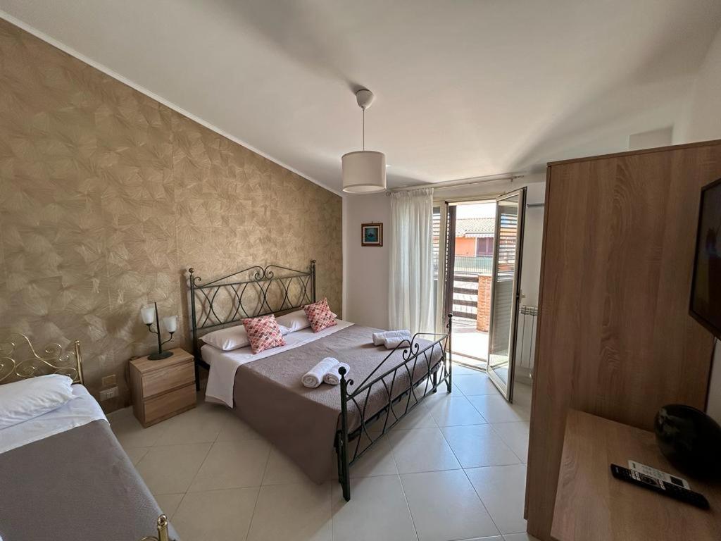 Nina Apartament Giardini Naxos Con Posto Auto Экстерьер фото